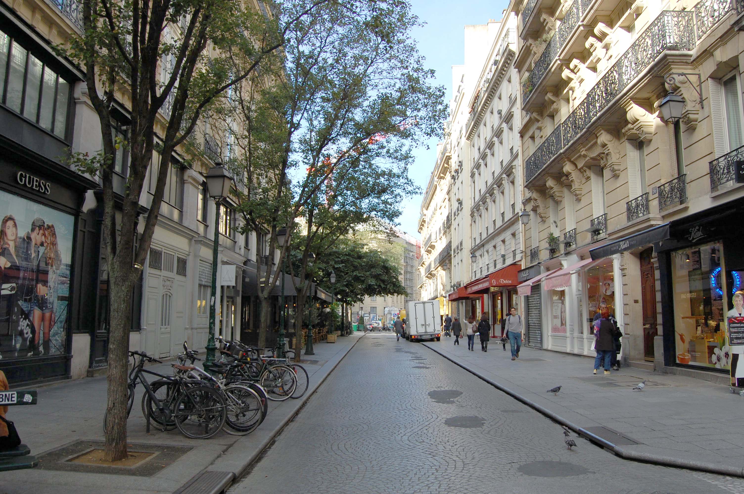 Rue Montorgueil Paris street scene